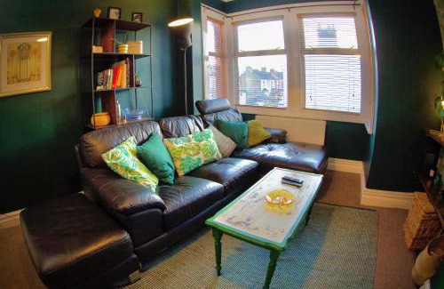 Southend-on-Sea Apartment | Stylish and artistic flat in Southend on Sea