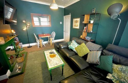 Southend-on-Sea Apartment | Stylish and artistic flat in Southend on Sea