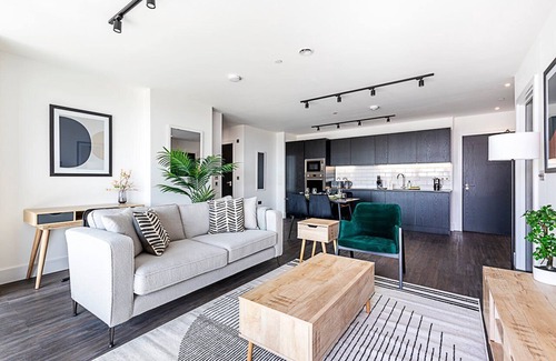 College Park and Old Oak Apartment | Stylish and Bright West London Gem