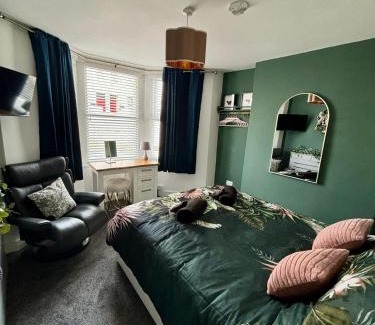 Southend-on-Sea Apartment | Stylish and Chic Seaside Apartment