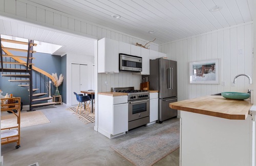 Culloden Shores House | Stylish and Chic Montauk Home with Pool + Backyard Oasis