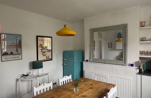 Brent Apartment | Stylish and comfy flat with two large bedrooms, close to Notting Hill