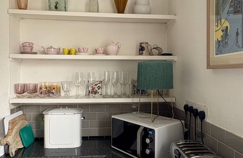 Brent Apartment | Stylish and comfy flat with two large bedrooms, close to Notting Hill