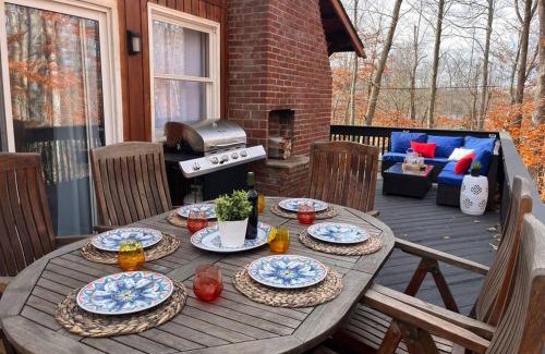 Gouldsboro House | Stylish and Cozy Cabin, Walking Distance to Big Bass Lake