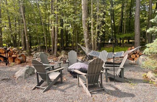 Gouldsboro House | Stylish and Cozy Cabin, Walking Distance to Big Bass Lake