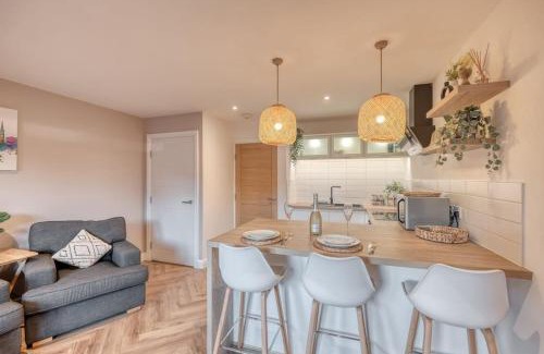 Pontrilas Apartment | Stylish and modern city centre apartment with easy parking