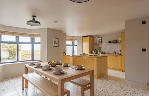 Deal House | Stylish and spacious coastal retreat with sea views