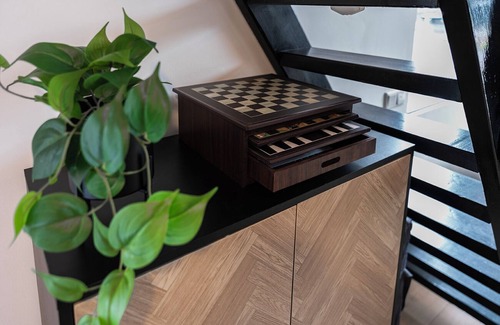 Tilburg Apartment | Stylish and spacious open loft with double sleeping areas in the heart of Tilburg. Modern, bright, and fully equipped with kitchen, fast WiFi, smart TV, and workspace — perfect for a city getaway or comfortable workation.