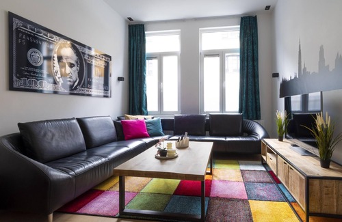 Amandus - Atheneum Apartment | Stylish Antwerp Apartment Near MAS Museum