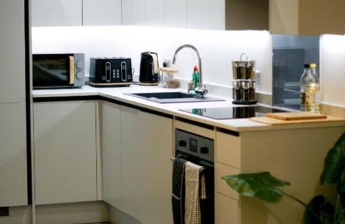Hemel Hempstead Apartment | Stylish Apartment with Balcony-Hemel HempsteadTown Centre/City View,FREE Parking
