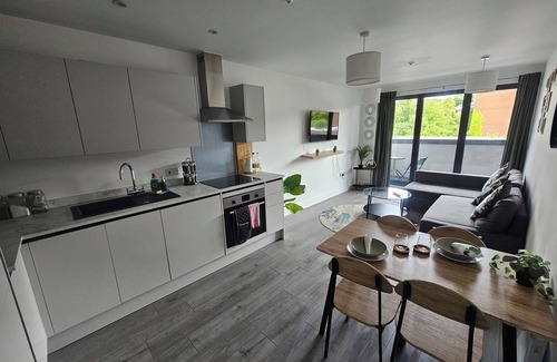 Hemel Hempstead Apartment | Stylish Apartment with Balcony-Hemel HempsteadTown Centre/City View,FREE Parking