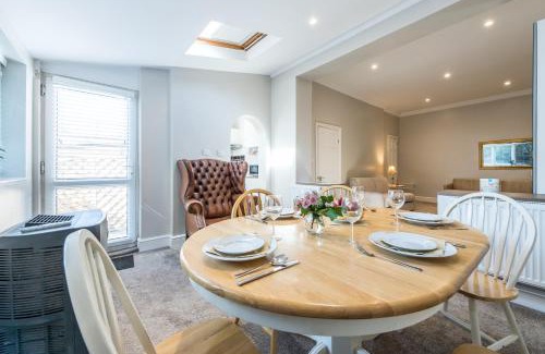 Brondesbury Park Apartment | Stylish apartment 12 minutes tube to Oxford Street with free wifi and air con