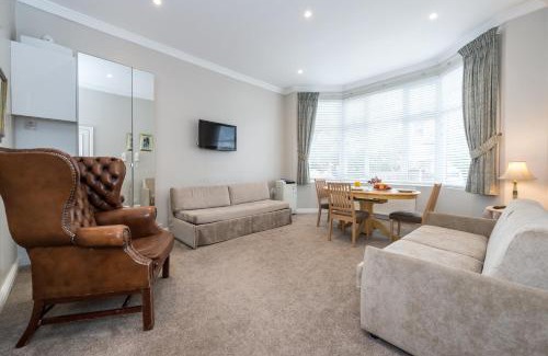 Brondesbury Park Apartment | Stylish apartment 12 minutes tube to Oxford Street with free wifi and air con