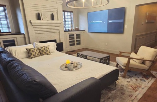 Charlotte House | Stylish Apartment in Charlotte