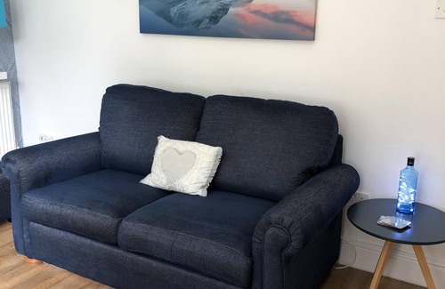 Pontcanna Apartment | Stylish Apartment near Cardiff Castle, terrace and parking, walk to city centre