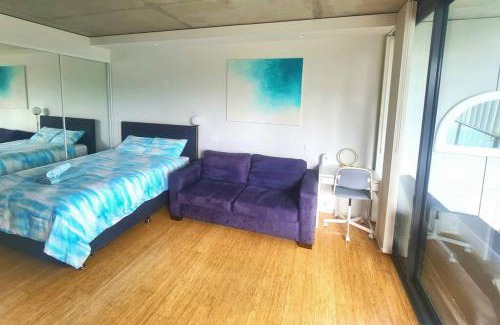 Lyneham Apartment | Stylish Apartment with Rooftop Pool, Minutes from City and ANU