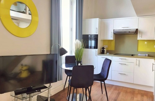 Norland Apartment | Stylish apt in the heart of Notting Hill -3-nSteps from Portobello Rd and tube!