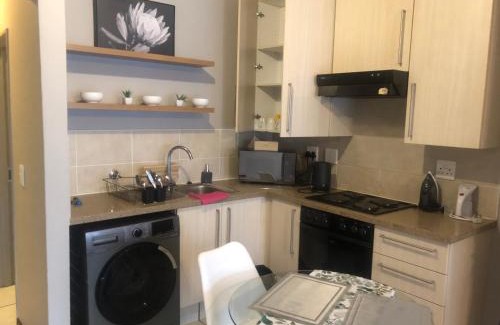 Lone Hill Apartment | Stylish Bachelor Pad in the Heart of Fourways
