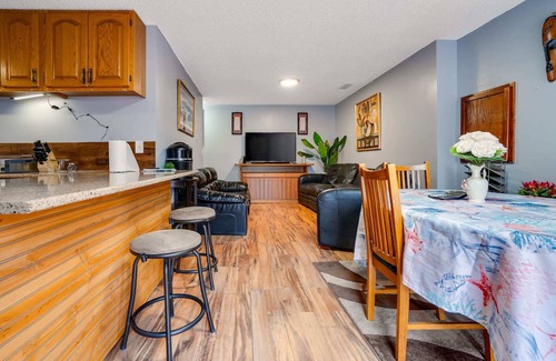 North Saint Paul House | ‼️Stylish Basement Stay with Office Space, AC & Fire Pit