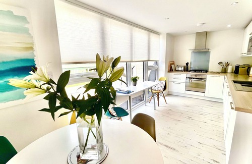 Challaborough Cottage | Stylish Beach Cottage Sleeps 4, just 85 mtrs from sandy 'Blue Flag' beach.