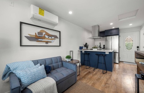 Reseda House | Stylish Brand New ADU in Reseda 1 bedroom 1 bath with A/C