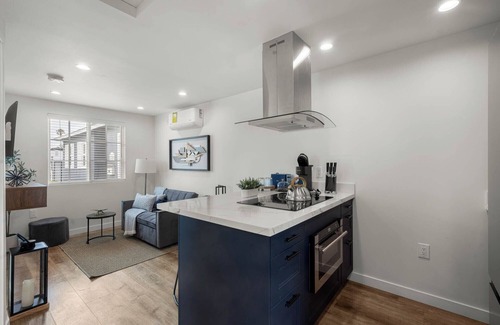 Reseda House | Stylish Brand New ADU in Reseda 1 bedroom 1 bath with A/C