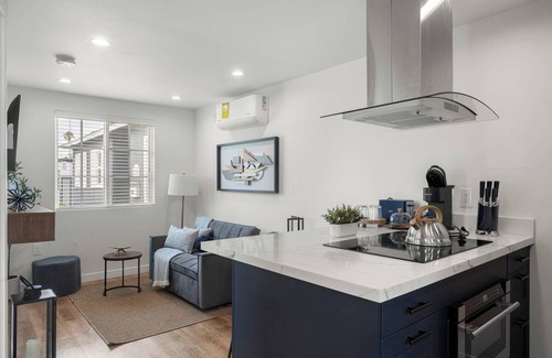 Reseda House | Stylish Brand New ADU in Reseda 1 bedroom 1 bath with A/C