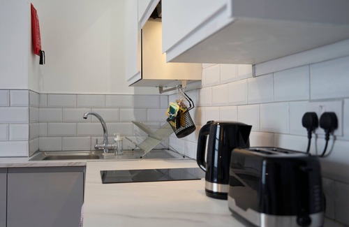 Gloucester Apartment | Stylish Central 1 Bed Apartment by Kahuna Stays
