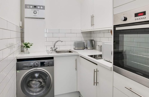 Southend-on-Sea Apartment | Stylish & Charming Studio City Centre Nr High Street by Luxiety Stays