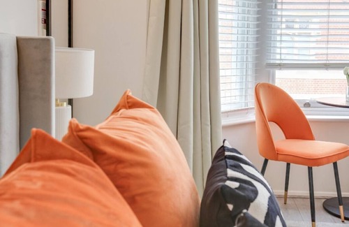 Southend-on-Sea Apartment | Stylish & Charming Studio City Centre Nr High Street by Luxiety Stays