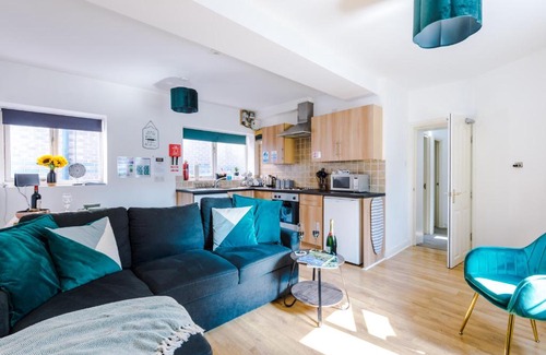 Chester Apartment | Stylish Chester City Centre apartment by 53 Degrees Property, Ideal for Couples & Business Professionals - Sleeps 4