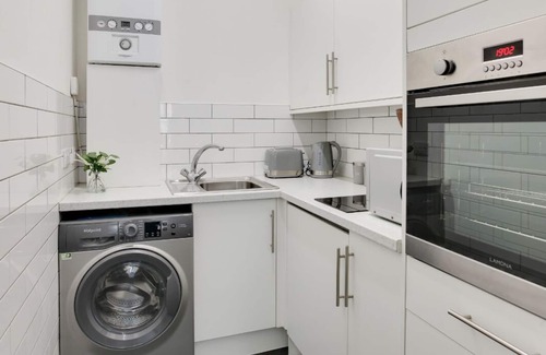 Southend-on-Sea Apartment | Stylish & Chic Studio City Centre Nr Beach & High St by Luxiety Stays