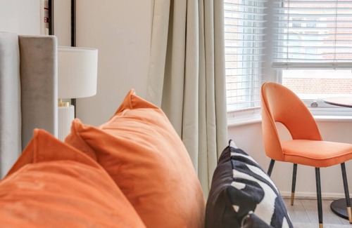 Southend-on-Sea Apartment | Stylish & Chic Studio City Centre Nr Beach & High St by Luxiety Stays