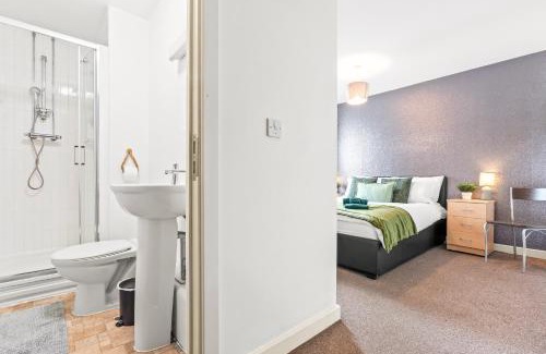 Coventry City Centre Apartment | Stylish City Centre Stay Sleeps 4
