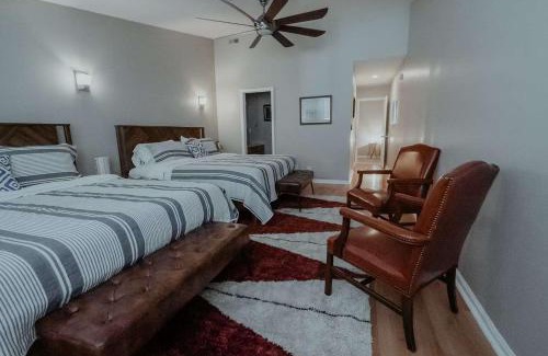 Highlands Apartment | Stylish City Condo Near Top Restos & Nightlife