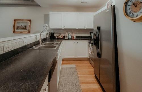 Highlands Apartment | Stylish City Condo Near Top Restos & Nightlife