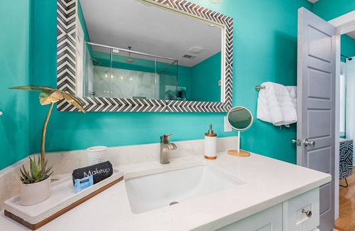 Old East Hill House | Stylish CLEAN 2bed/2bath located downtown Pensacola/10 mins to the beach