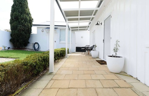 Bridport House | Stylish Coastal Escape with Comfort and Charm