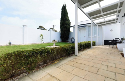 Bridport House | Stylish Coastal Escape with Comfort and Charm
