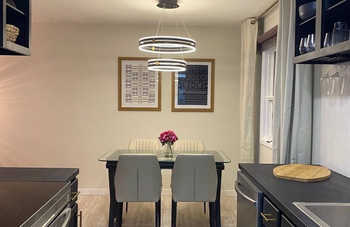 Rapid City House | Stylish & Comfortable 3 Queen Beds - Minutes from Downtown