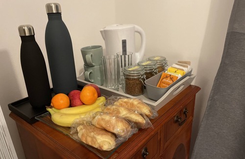 Liverpool House | Stylish comfy room in Liverpool