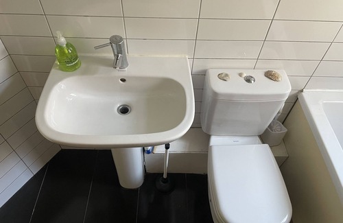Liverpool House | Stylish comfy room in Liverpool