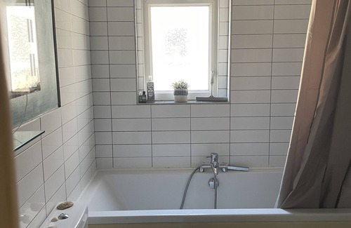 Liverpool House | Stylish comfy room in Liverpool