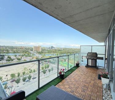 East Village Apartment | Stylish Condo, Riverview, Downtown East Village, Mins to Stampede, Saddledome