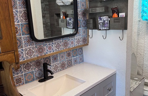 Azle House | Stylish Container Home Getaway