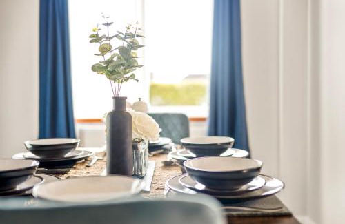 Bournemouth House | Stylish & Convenient 4BR House w/Garden & Parking