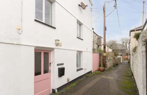 Newlyn House | Stylish Cornish Village 3 bedroom house old Newlyn