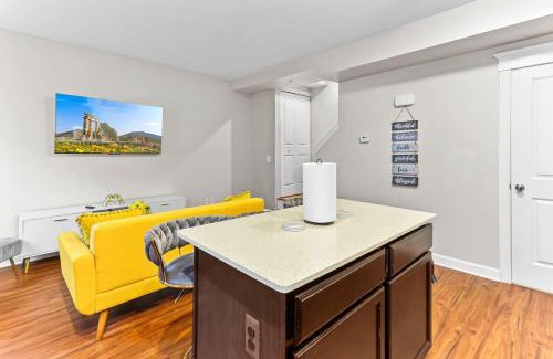 Midtown Apartment | Stylish & Cozy 2-BR Detroit
