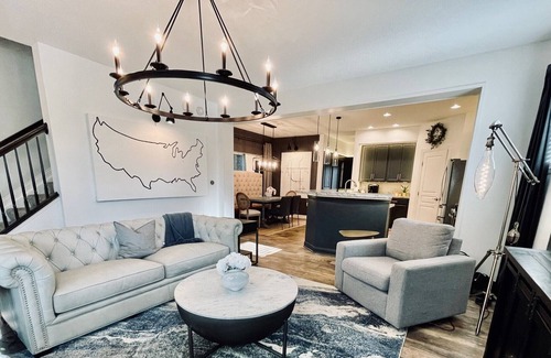 Columbus House | ★Stylish & Cozy 3 Bed/2.5 Bath~ Near Children's Hosp ~ ☀Backyard