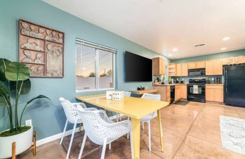 Campus Farm House | Stylish & Cozy/Casita/1 BR 1 BA/Parking